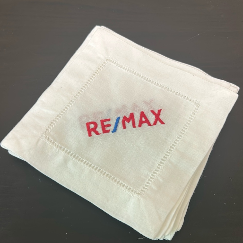 12 White Custom made REMAX cocktail napkins.  Cloth never used.❤️💙 New